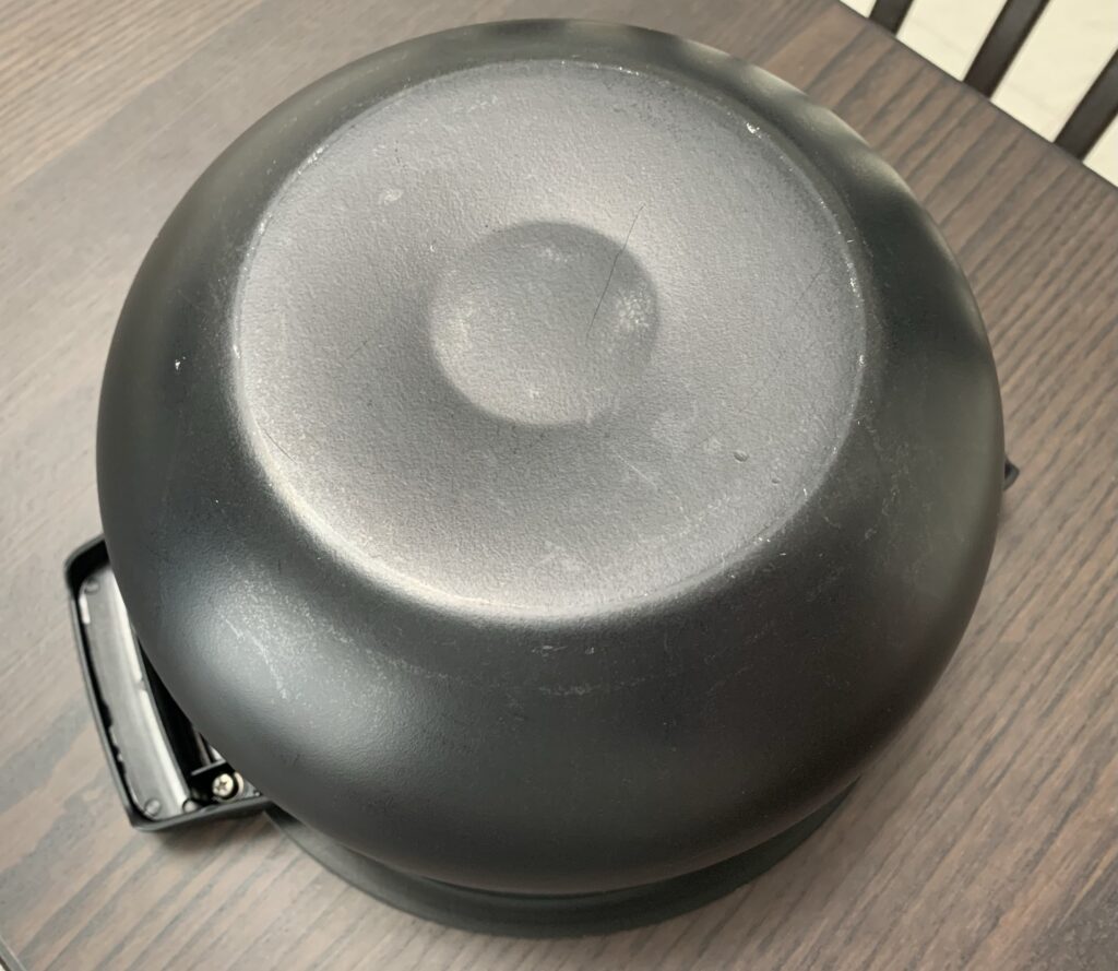 ホットクックの新しいフッ素加工の内鍋の底の写真